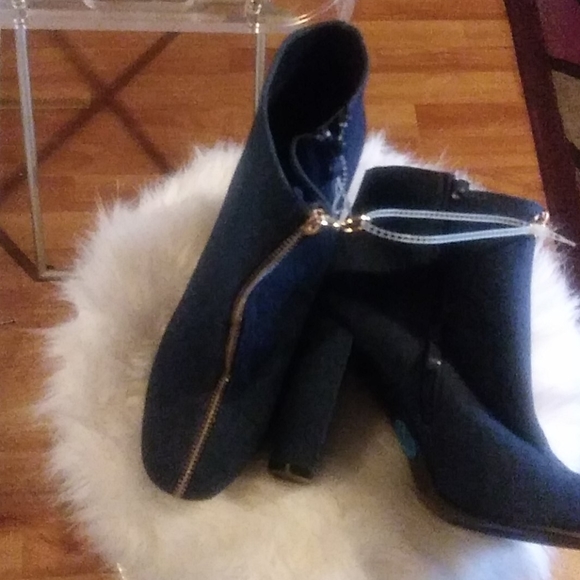 Shoes - Picture 1 of 3